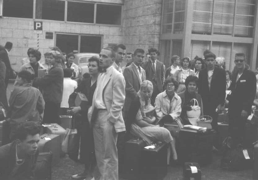 Gene8f.jpg (50097 bytes)